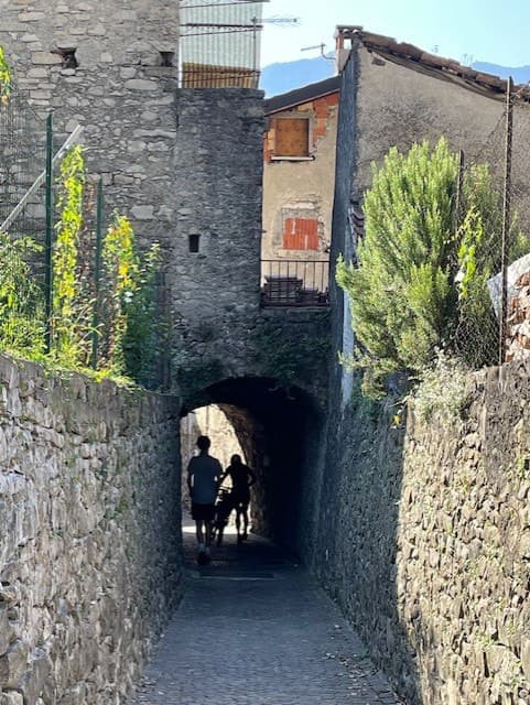 Cyclists in tunnel in Como