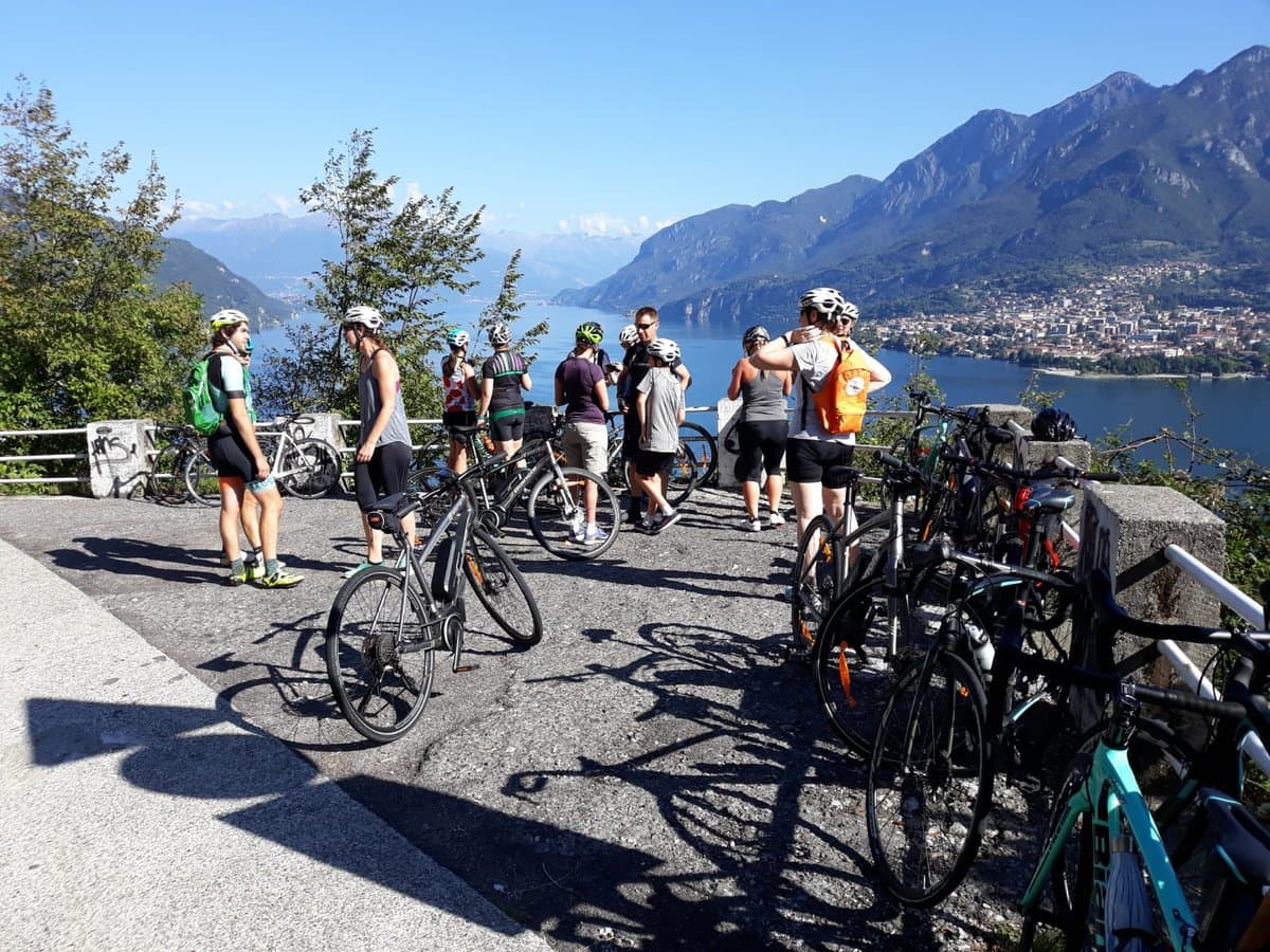Cyclists over looking lake como - Ghisallo