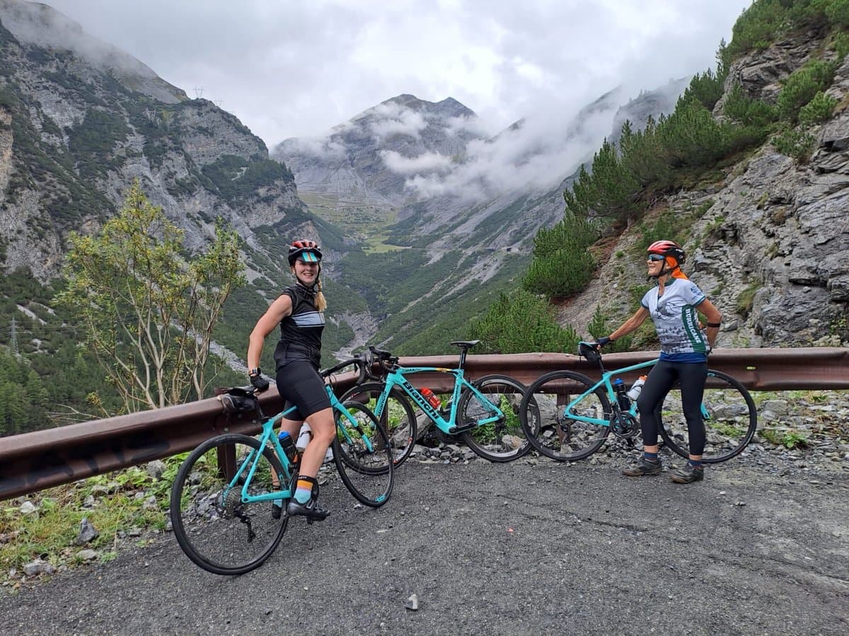 Cyclists on the road - Stelvio
