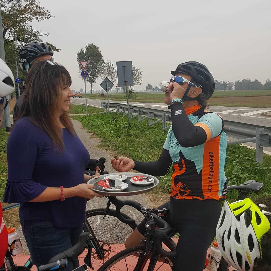 Cyclist drinking coffee - Bike It Bellagio Cyclist drinking coffee - Bike It Bellagio