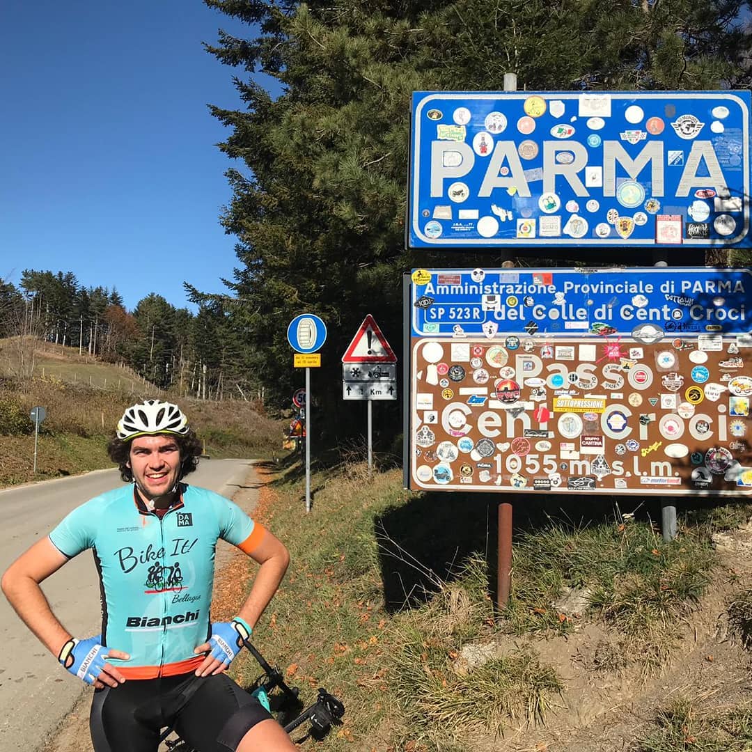 Cyclist drinking coffee - Bike It Bellagio Cyclist drinking coffee - Bike It Bellagio