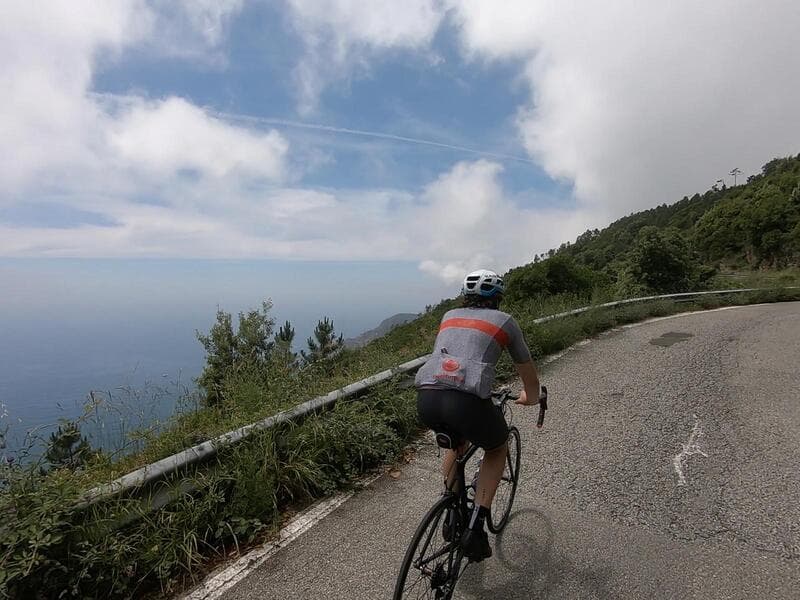 Tavarone Cyclists on the Coast - Bike It Bellagio Tavarone Cyclists on the Coast - Bike It Bellagio